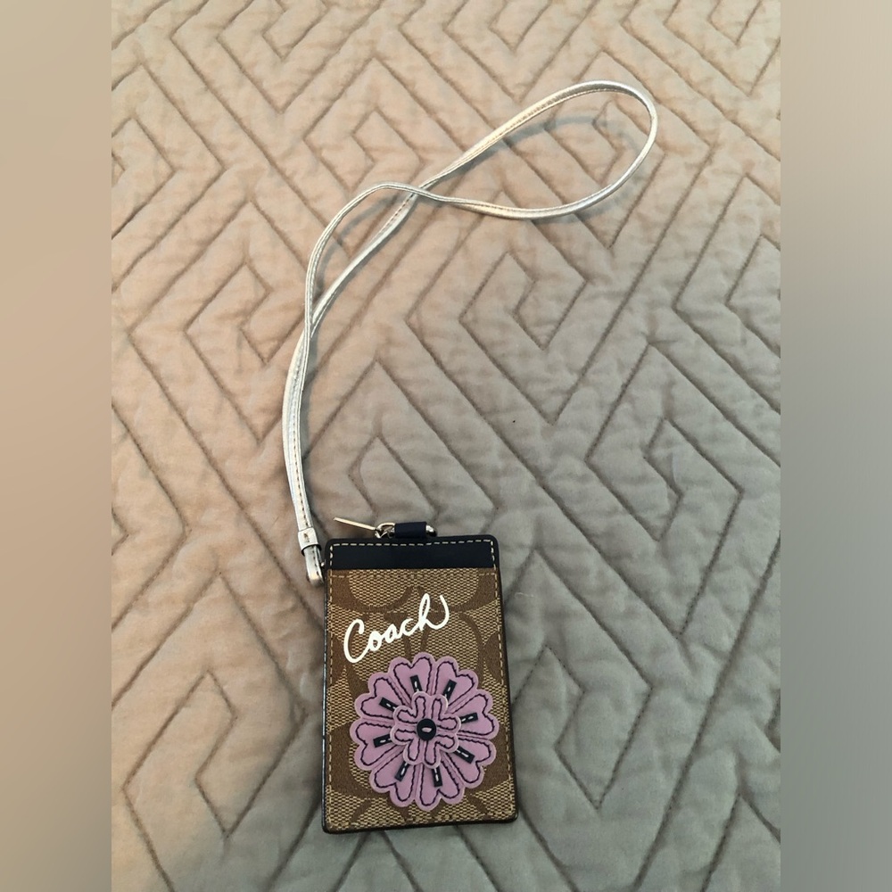 Women’s wristlet